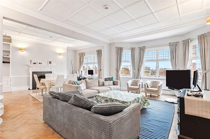 3 Bedroom Flat To Rent In Cadogan Court, Draycott Avenue, SW3