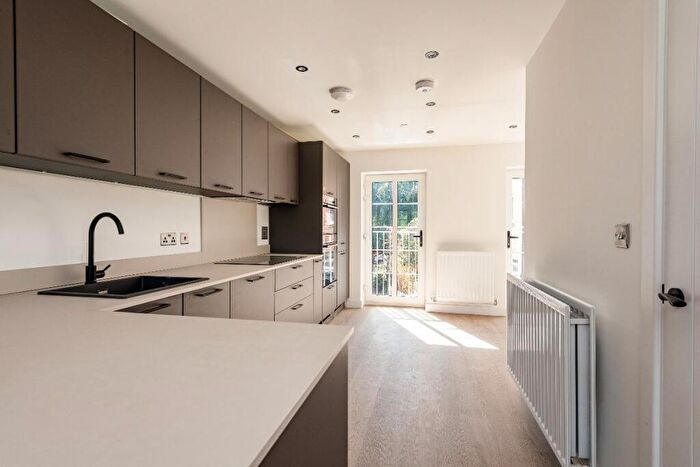 4 Bedroom End Of Terrace House To Rent In Albert Reed Close, ME20