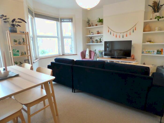 2 Bedroom Apartment To Rent In Elsinore Road, SE23