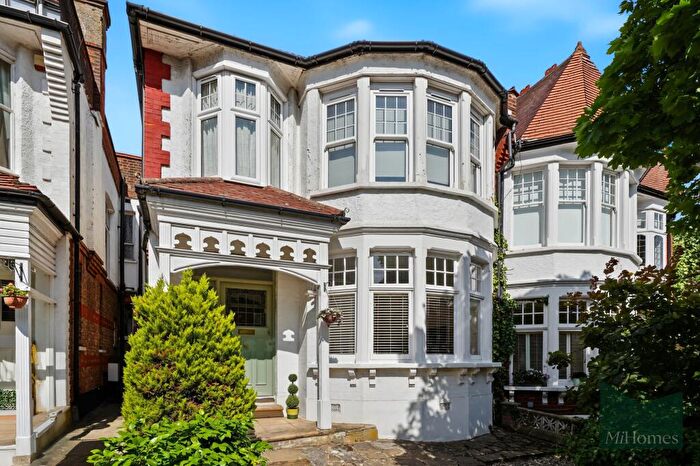 1 Bedroom Flat For Sale In Fox Lane, London, N13