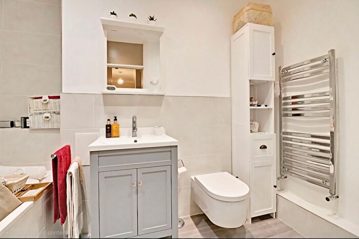 2 Bedroom Property To Rent In Hermon Hill, London, E11