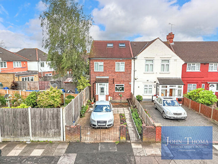 5 Bedroom End Of Terrace House For Sale In Kingsley Road, Hainault, IG6
