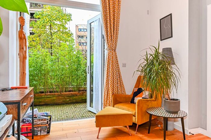 2 Bedroom Flat To Rent In Casbeard Street, Finsbury Park, London, N4