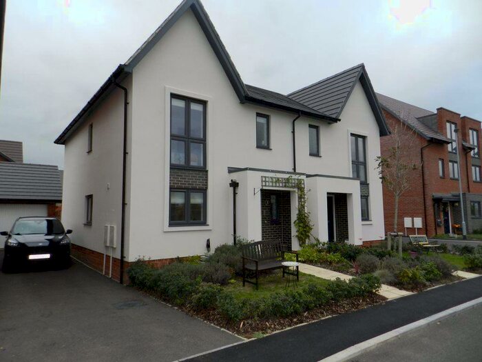 3 Bedroom House To Rent In Monksmoor, NN11