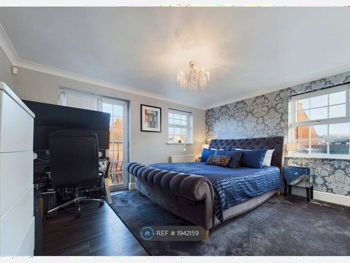 2 Bedroom Flat To Rent In Joseph Court, Warley, Brentwood, CM14