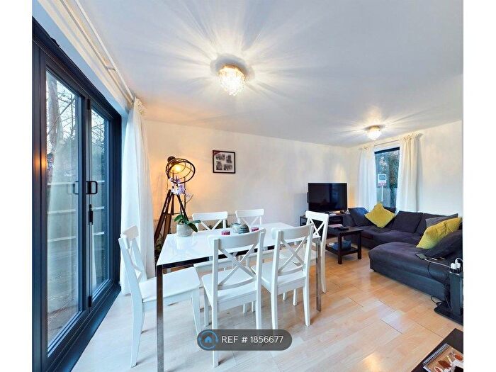 3 Bedroom Semi Detached House To Rent In Closemead Close, Northwood, HA6