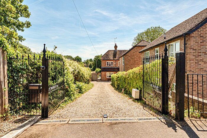 4 Bedroom Detached House For Sale In Burghfield Road, Reading, Berkshire, RG30