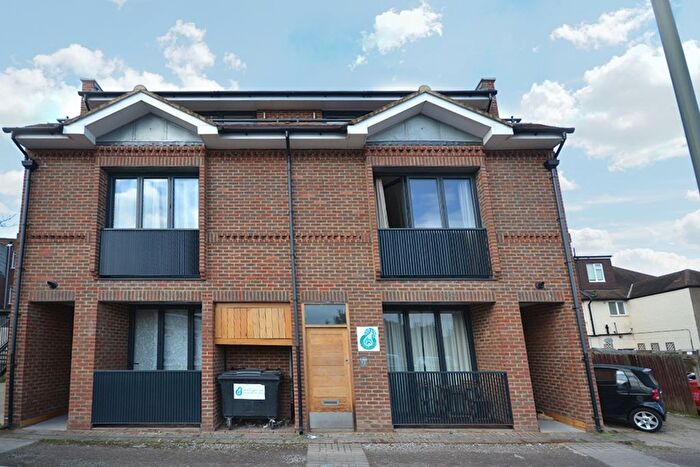 2 Bedroom Flat To Rent In Station Road, West Wickham, BR4