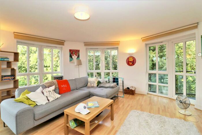 2 Bedroom Apartment To Rent In Queens Court, Limehouse, E14