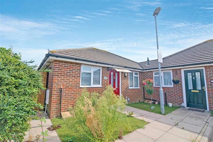 2 Bedroom Semi Detached Bungalow To Rent In Pond Lees Close, Dagenham, RM10