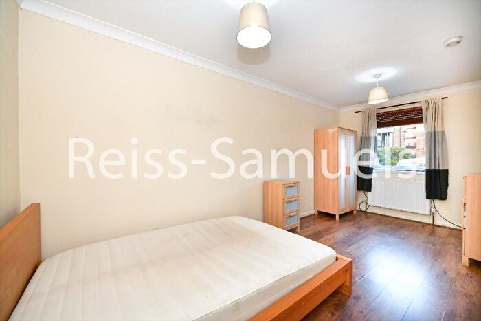 5 Bedroom End Of Terrace House To Rent In Barnfield Place, London, E14