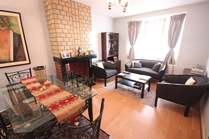 4 Bedroom Terraced House To Rent In Watling Avenue, Burnt Oak, HA8