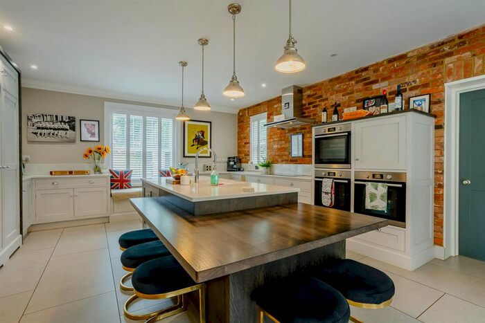 5 Bedroom Detached House For Sale In High Street, Yelvertoft, Northampton, NN6