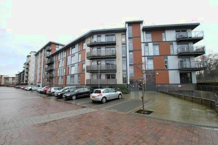 1 Bedroom Flat To Rent In Page Court, Commonwealth Drive, RH10