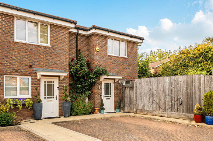 2 Bedroom End Of Terrace House For Sale In Oyster Close, Barnet, EN5