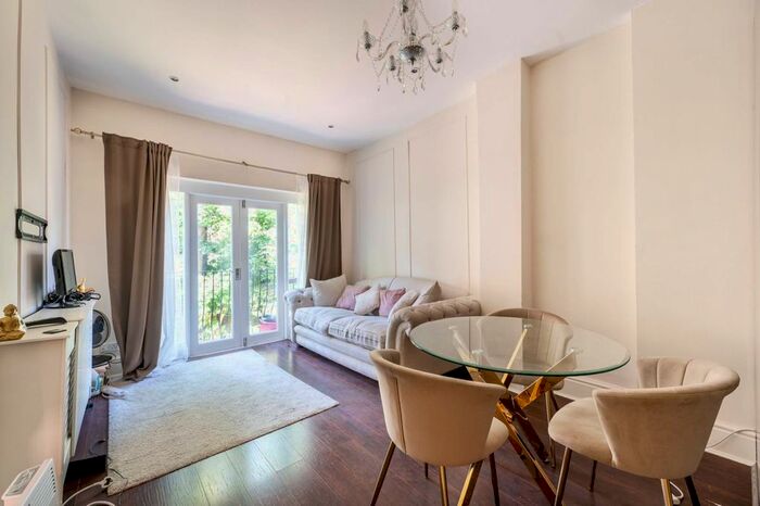 2 Bedroom Flat To Rent In Holland Road, Holland Park, London, W14