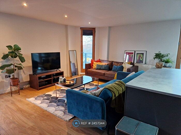 2 Bedroom Flat To Rent In Grove Apartments, Stratford, E15