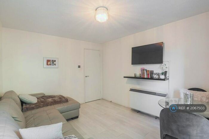 1 Bedroom Flat To Rent In Southerngate Way, London, SE14