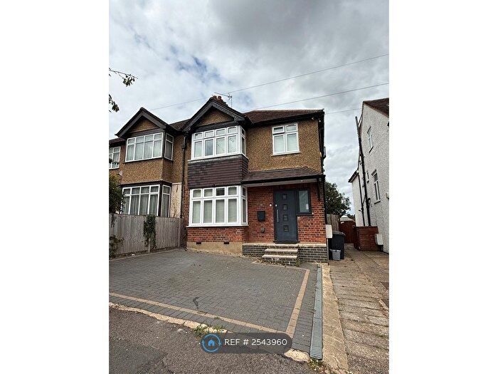 3 Bedroom Semi-Detached House To Rent In Park Avenue, Potters Bar, EN6