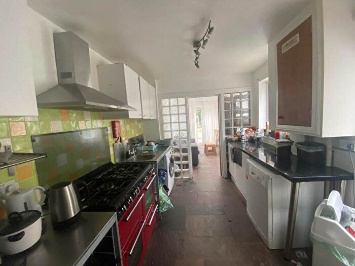 6 Bedroom Terraced House To Rent In Strathnairn Street, Roath, CF24