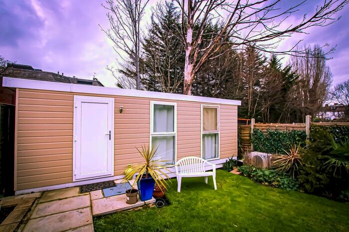 Studio To Rent In Princes Park Avenue, Golders Green, NW11