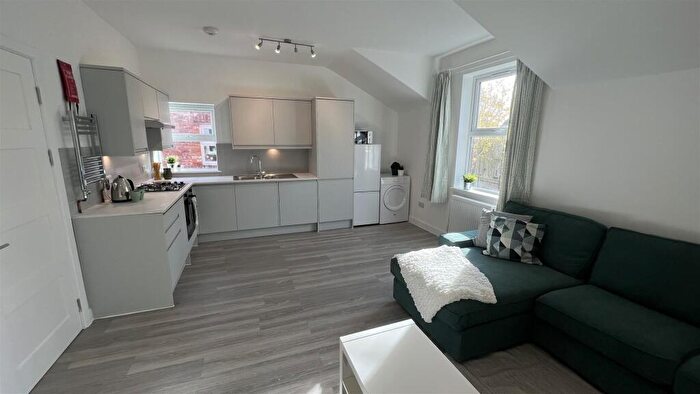 1 Bedroom Apartment To Rent In Chatham Grove, West Didsbury, Manchester, M20