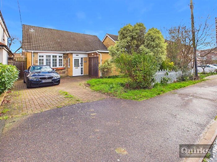 2 Bedroom Detached Bungalow For Sale In New Avenue, Langdon Hills, SS16