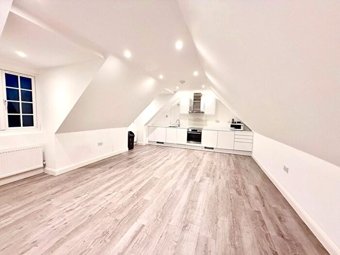 2 Bedroom Flat To Rent In Shenley Road, Borehamwood, WD6