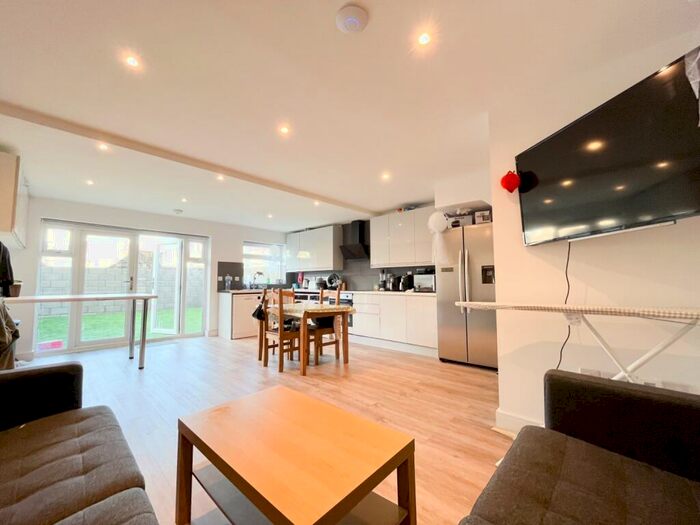 6 Bedroom Terraced House To Rent In Maindy Road, Cathays, CF24