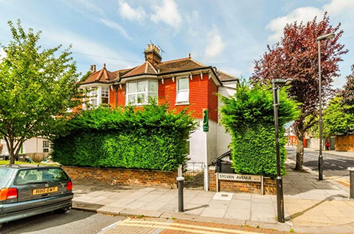 3 Bedroom Flat For Sale In Sylvan Avenue, , Wood Green, London, N22