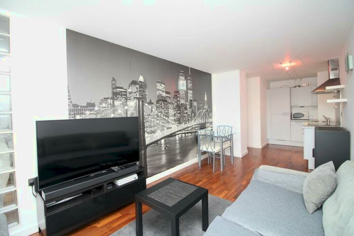 1 Bedroom Apartment To Rent In Longfield Centre, Prestwich, M25