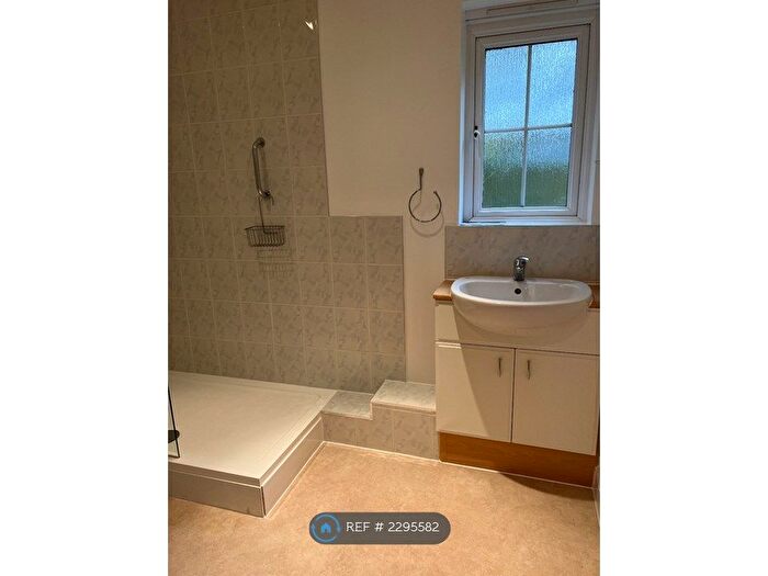 2 Bedroom Flat To Rent In Bromley Close, Harlow, CM20
