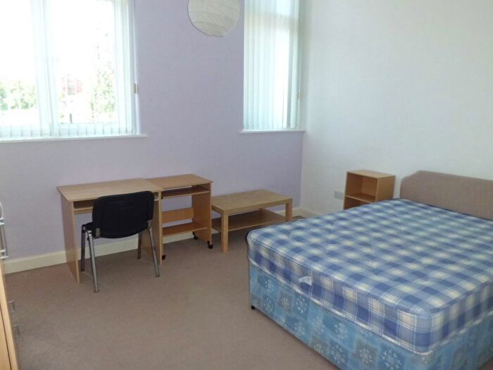 2 Bedroom Flat To Rent In Bristol Road, Selly Oak, Birmingham, B29