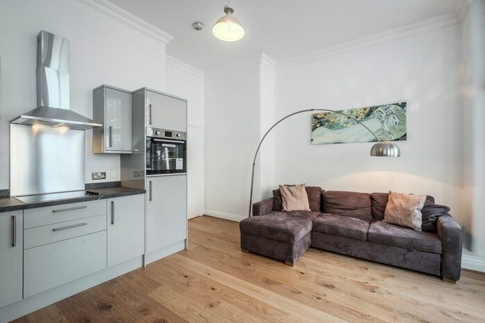 1 Bedroom Flat To Rent In Upper Street, London, N1