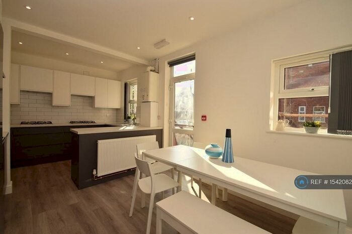 9 Bedroom Semi-Detached House To Rent In Ladybarn Lane, Manchester, M14