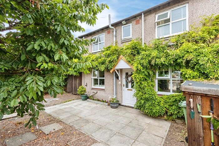 3 Bedroom End Of Terrace House For Sale In Milnthorpe Lane, Wakefield, West Yorkshire, WF2