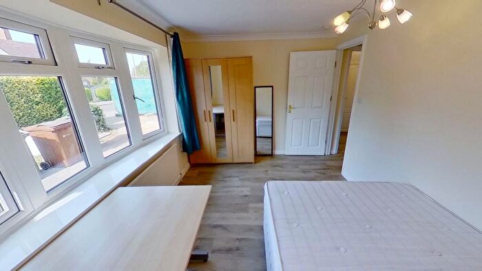 6 Bedroom Semi Detached House To Rent In Elmside, Guildford, GU2