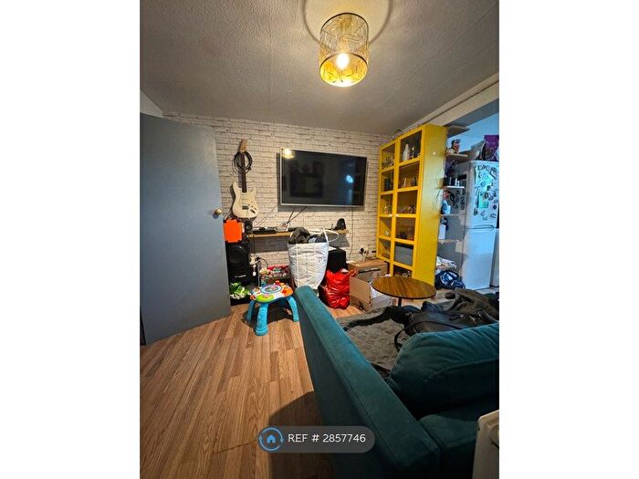 2 Bedroom Flat To Rent In Corporation St, London, E15