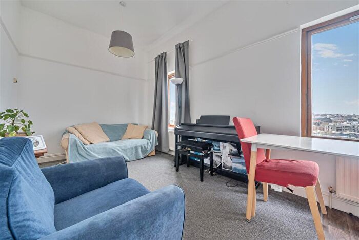 2 Bedroom Flat For Sale In Richmond Street, Bristol, BS3