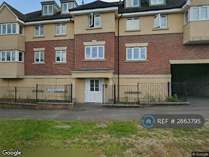 2 Bedroom Flat To Rent In Woodville Court, Reading, RG1