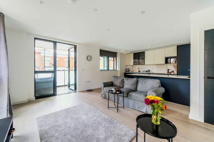 3 Bedroom Flat To Rent In Kilburn Park Road, Maida Vale, NW6