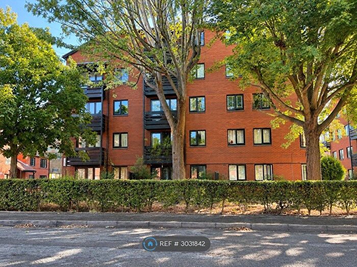 1 Bedroom Flat To Rent In Tithe Barn Close, Kingston Upon Thames, KT2