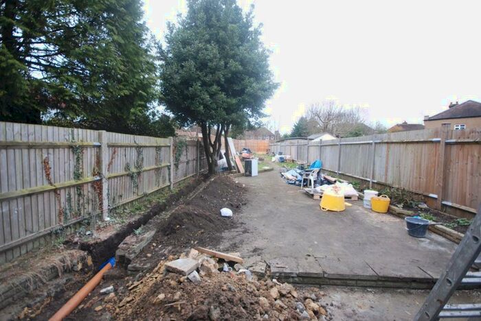 5 Bedroom House To Rent In Chalgrove Avenue, Morden, SM4