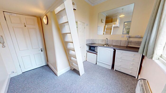 1 Bedroom Studio To Rent In First Avenue, Hove, BN3