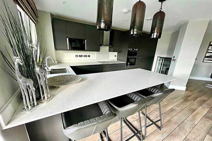 2 Bedroom Flat For Sale In Kensal Drive, Manchester, M20