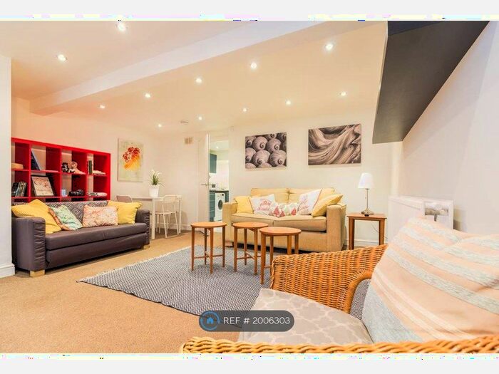 3 Bedroom Flat To Rent In Stoke Newington, London, N16