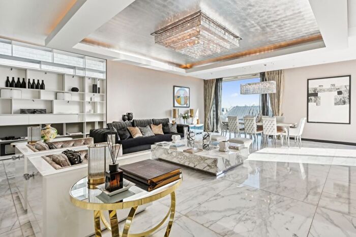 3 Bedroom Flat To Rent In Arlingotn Street, St. James', SW1A