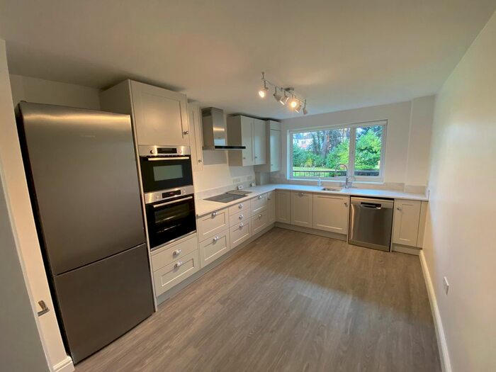 3 Bedroom Flat To Rent In Oakleigh Park North, London, N20