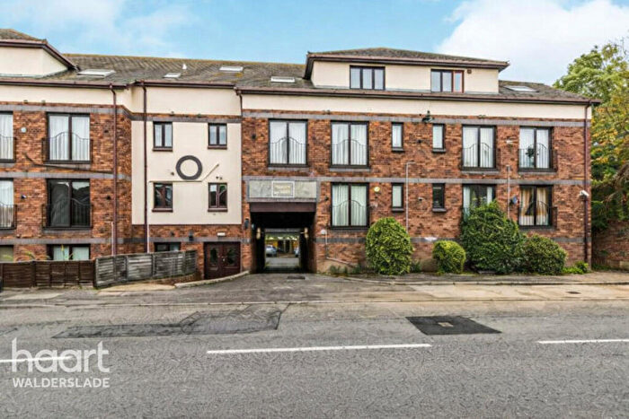 2 Bedroom Flat For Sale In Capstone Road, Chatham, ME5