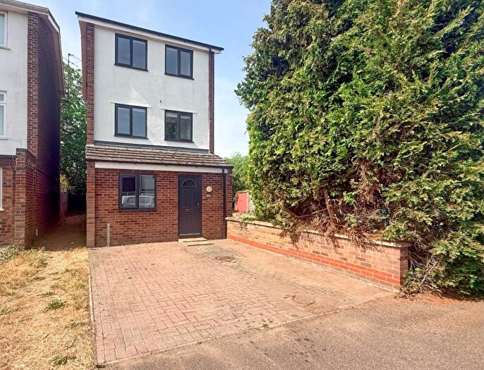 4 Bedroom Detached House For Sale In Lingholme Close Cambridge, CB4